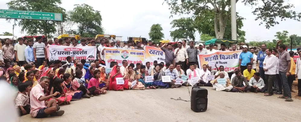 सड़क, खाद और बिजली को लेकर कांग्रेस का शक्ति प्रदर्शन-चक्काजाम, घंटो फंसे रहे गाड़िया