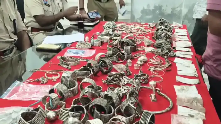 छुईखदान चोरी कांड का खुलासा: 22.6 किलो चांदी समेत 44.75 लाख का माल बरामद, तीन आरोपी गिरफ्तार