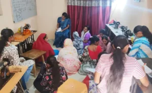 सिलाई प्रशिक्षण के 25 वर्ष पूरे होने पर प्रिया बुटीक में ने 25 छात्राओं को दिया निःशुल्क प्रशिक्षण