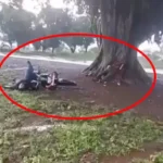 बेमेतरा में आकाशीय बिजली का कहर, टावर का काम कर रहे दो लोगों की मौतबेमेतरा ब्रेकिंग सुरहोली में आकाशीय बिजली का कहर, टावर का काम कर रहे 2 लोगों की मौत बेरला थाना क्षेत्र के ग्राम सुरहोली में तेज बारिश के दौरान आकाशीय बिजली गिरने से दर्दनाक हादसा हुआ। बारिश से बचने के लिए पेड़ के नीचे खड़े टावर कर्मियों पर गाज गिर गई, जिससे दोनों की मौके पर ही मौत हो गई।ग्राम सुरहोली, थाना बेरला, की घटना