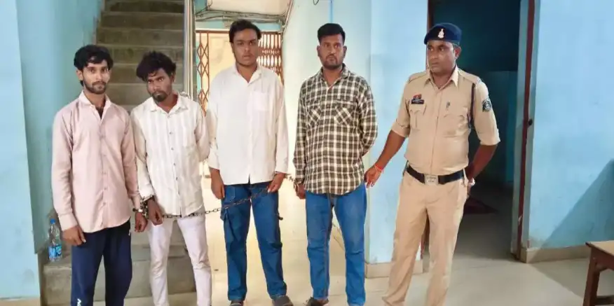 ज्वेलर्स से बैग लूटे बिना ही बाइक से फरार हुए 4 आरोपी गिरफ्तार 