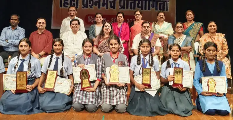 संगीत विश्वविद्यालय में जिला स्तरीय प्रश्न मंच प्रतियोगिता संपन्न, खैरागढ़ की भूमिका-यामिनी रहीं प्रथम