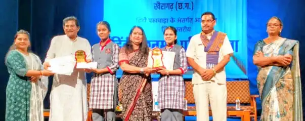 संगीत विश्वविद्यालय में जिला स्तरीय प्रश्न मंच प्रतियोगिता संपन्न, खैरागढ़ की भूमिका-यामिनी रहीं प्रथम