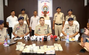 ​₹12.5 लाख की बड़ी चोरी: सलाखों के पीछे पहुँची बाप-बेटे की 'क्राइम जोड़ी'
