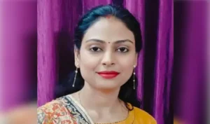 बस का इंतजार कर रहे थे शिक्षिका और छात्र, तेज रफ्तार ईको वाहन ने मारी जोरदार टक्कर