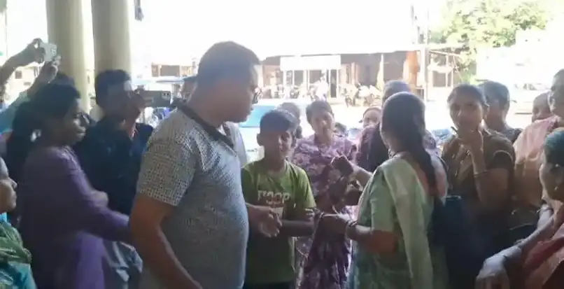 पानी की कमी, महिलाओं ने किया पालिका का घेराव, अध्यक्ष गिरिजा नदारद, सभापति अजय जैन ने कहा 24 घंटे में लगाएंगे नया पंप