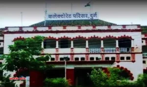 कलेक्ट्रेट के रिकार्ड रूम में कर्मचारियों ने रखे थे निजी कर्मचारी, शिकायत मिलते ही पहुंचे कलेक्टर, दिए जाँच के आदेश 