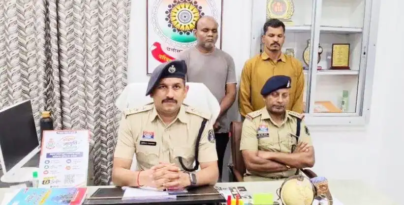 बेरोजगारों को वर्दी दिलाने का झांसा : बस्तर फाइटर भर्ती के नाम पर 30 लाख की ठगी, लम्बी जाँच के बाद 2 आरोपी गिरफ्तार 