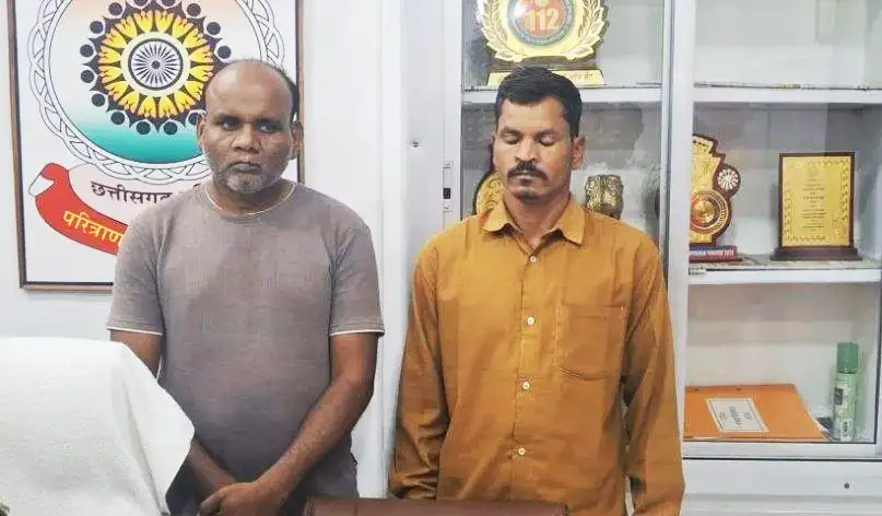 बेरोजगारों को वर्दी दिलाने का झांसा : बस्तर फाइटर भर्ती के नाम पर 30 लाख की ठगी, लम्बी जाँच के बाद 2 आरोपी गिरफ्तार 